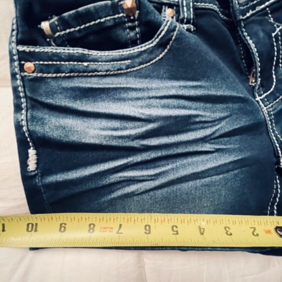 Hydraulic Lola Curvy Jean Shorts - Picture 7 of 7